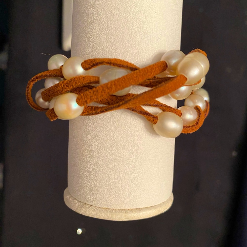 Leather, Pearl & Silver 8” Bracelet